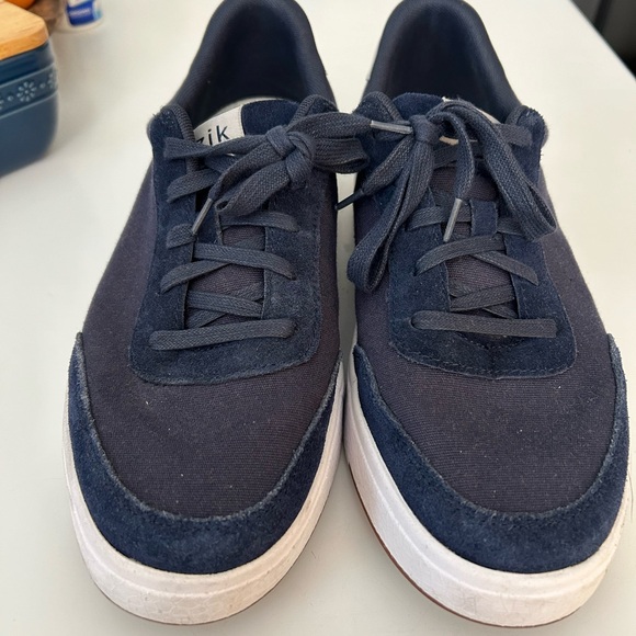 Like new Kiziks. Worn 3 times. Dusk Blue Pragues - Picture 6 of 6